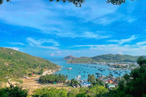 Thuê xe sân bay Cam Ranh đi Vĩnh Hy uy tín