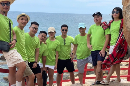 Xe Bình Hưng đi sân bay Cam Ranh theo đoàn