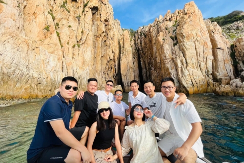 Xe Vĩnh Hy đi sân bay Cam Ranh theo công ty