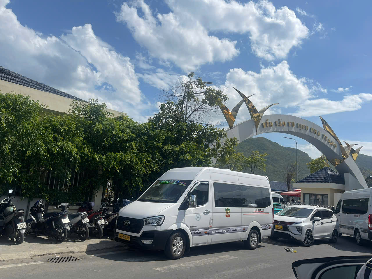 Thuê xe 16 chỗ sân bay Cam Ranh đi đảo Bình Hưng