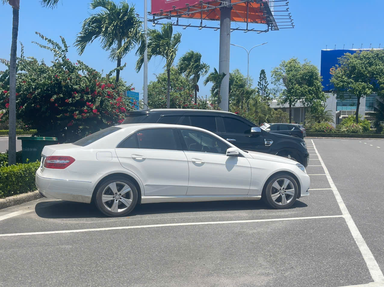 Xe Đưa Đón Khách Du Lịch Cam Ranh Vĩnh Hy