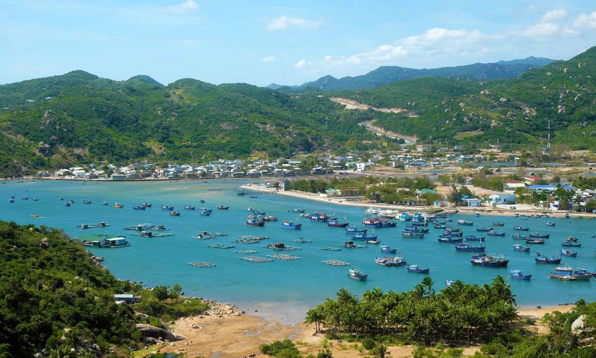 Thuê xe sân bay Cam Ranh về Vĩnh Hy giá rẻ
