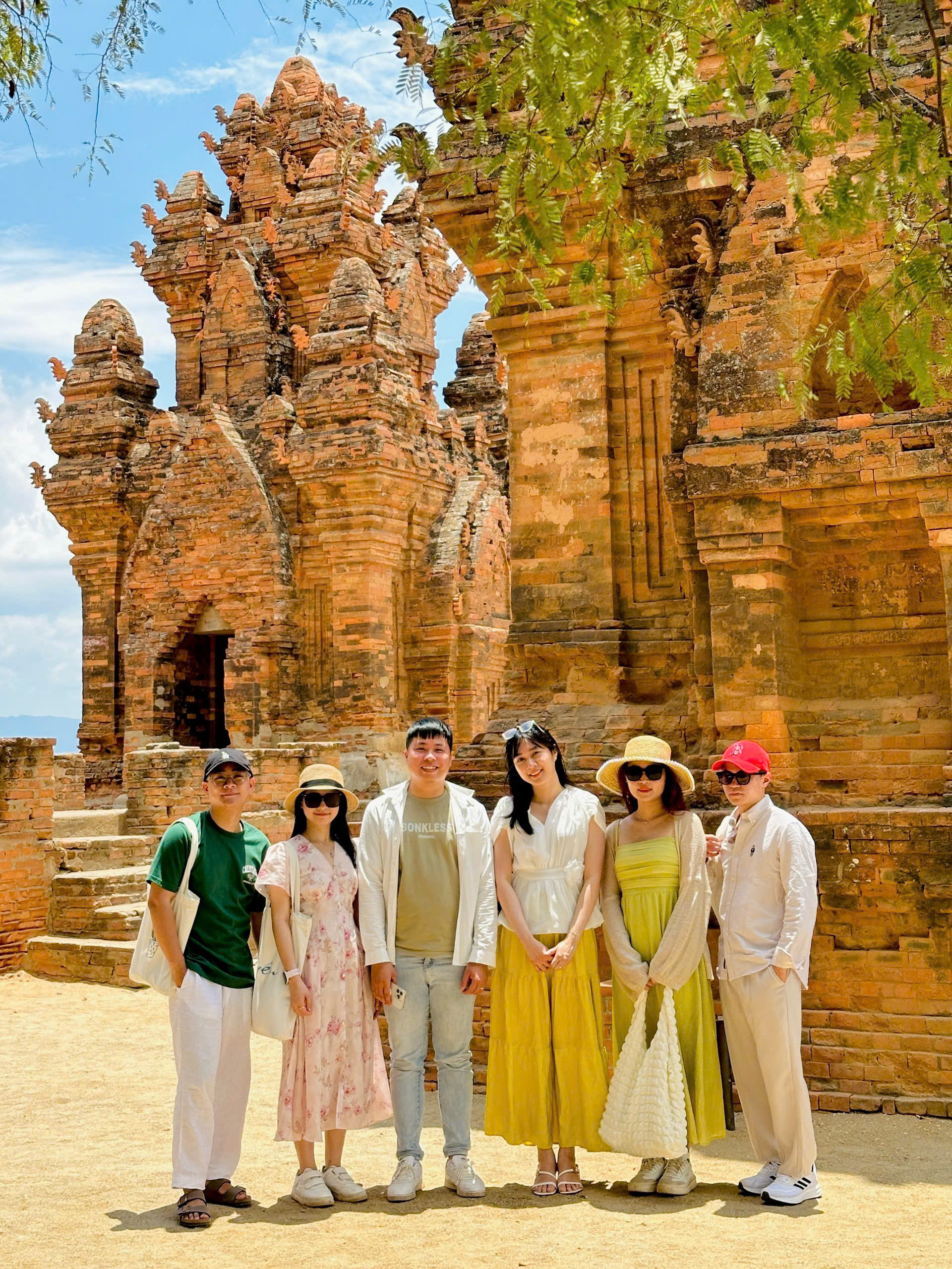 Thuê Xe 16 Chỗ Từ Phan Rang Đi Mũi Né