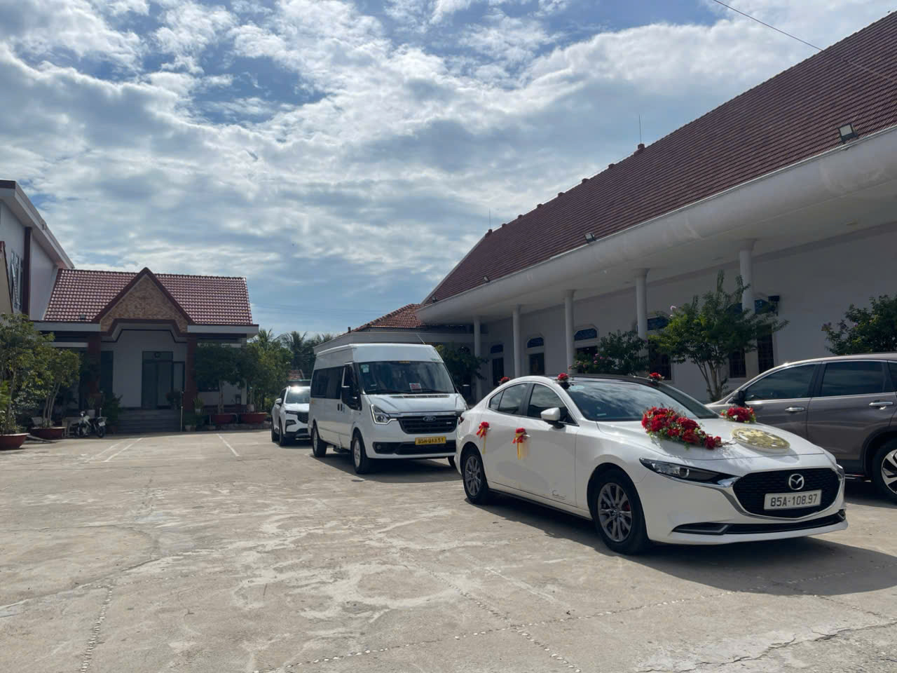 Thuê Xe Cưới Hỏi 16 Chỗ Ninh Thuận