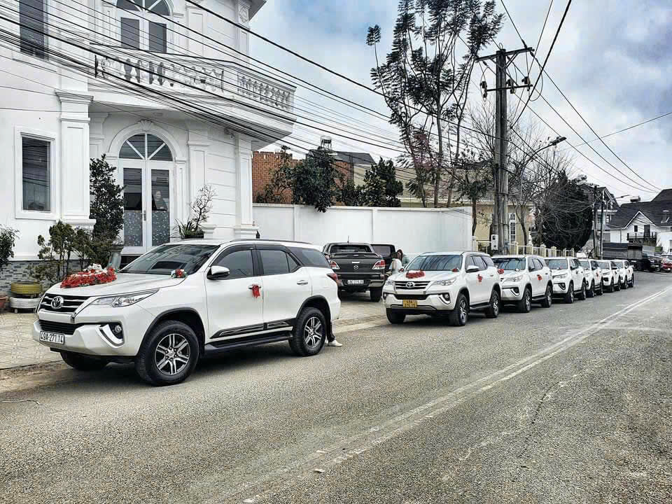 Thuê Xe Cưới Hỏi 7 Chỗ Ninh Thuận