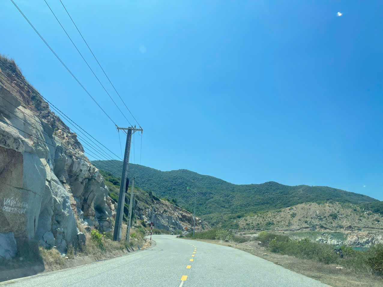 Thuê Xe 4 Chỗ Sân Bay Nha Trang Đi Vĩnh Hy