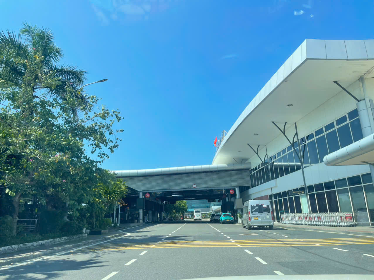 Thuê Xe 4 Chỗ Sân Bay Nha Trang Đi Vĩnh Hy