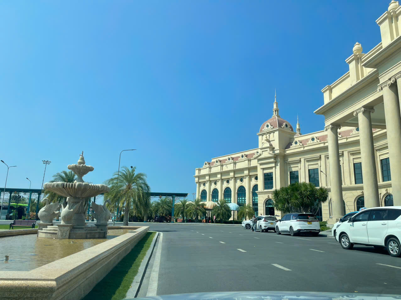 Thuê Xe 4 Chỗ Sân Bay Nha Trang Đi Vĩnh Hy