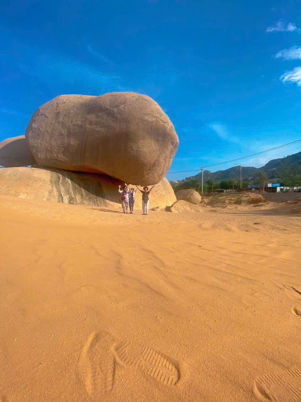 Thuê xe 16 chỗ Nha Trang đi Sài Gòn