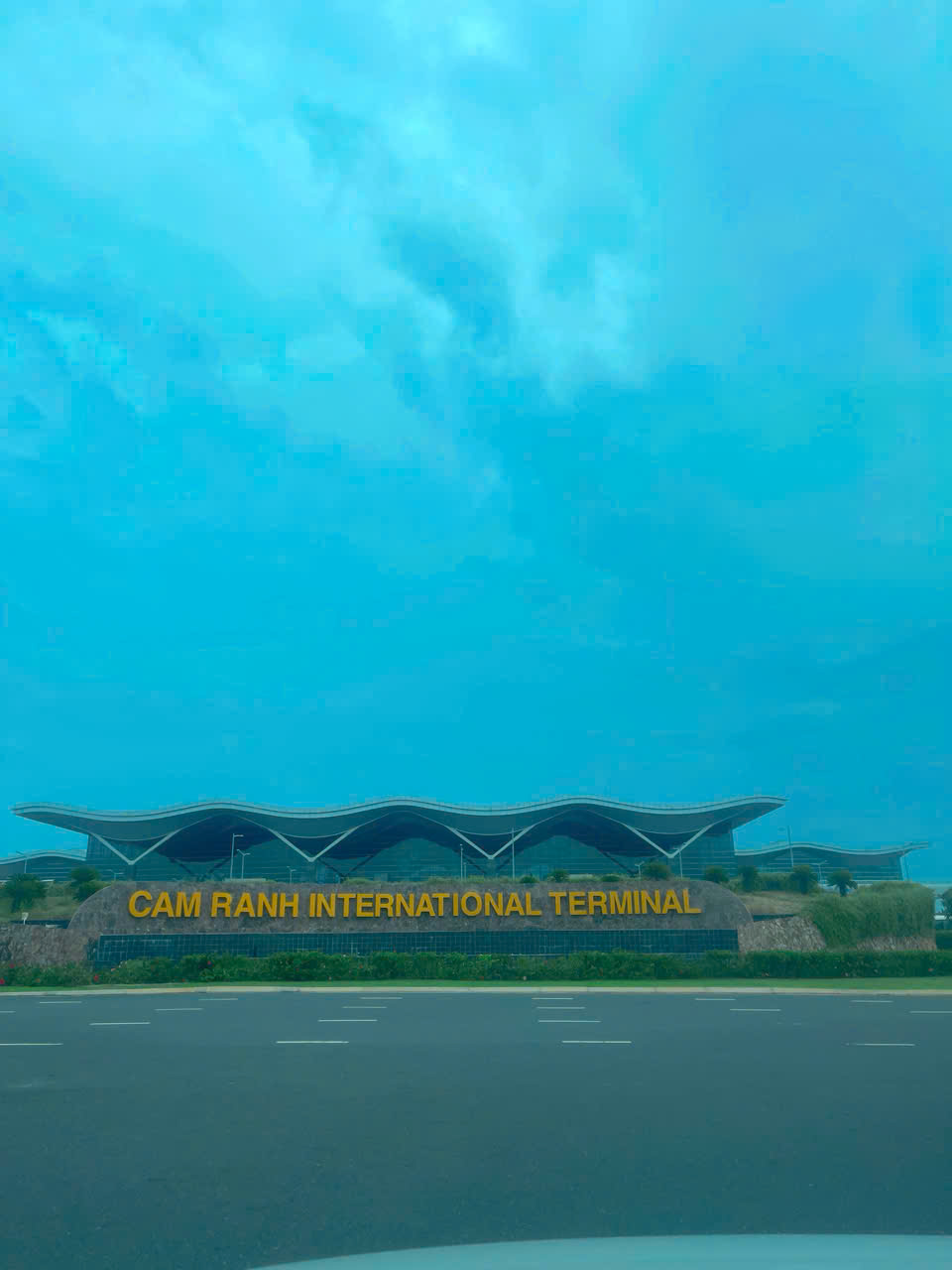 Xe Bình Hưng đi sân bay Cam Ranh theo đoàn