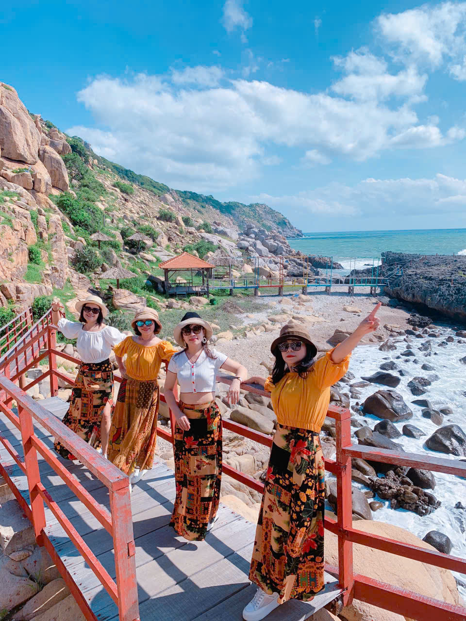 Xe Bình Hưng đi sân bay Cam Ranh theo nhóm