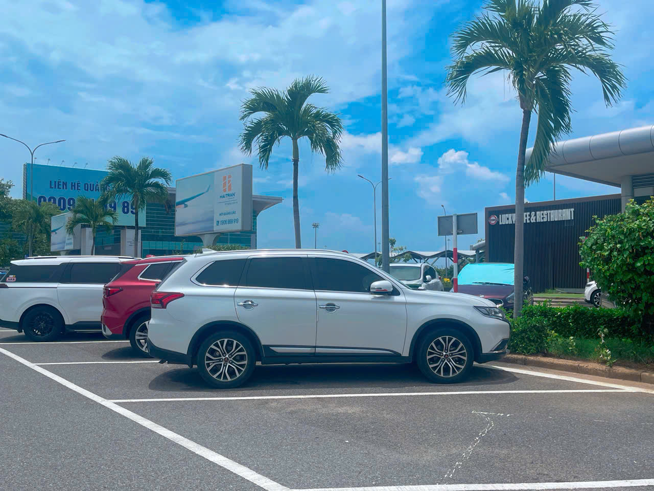 Xe Vĩnh Hy đi sân bay Cam Ranh theo công ty