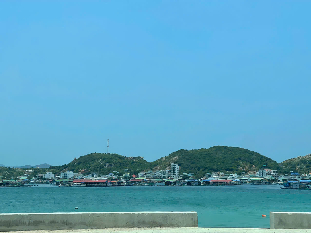 Thuê Xe Limousine Sân Bay Cam Ranh Đi Đảo Bình Hưng