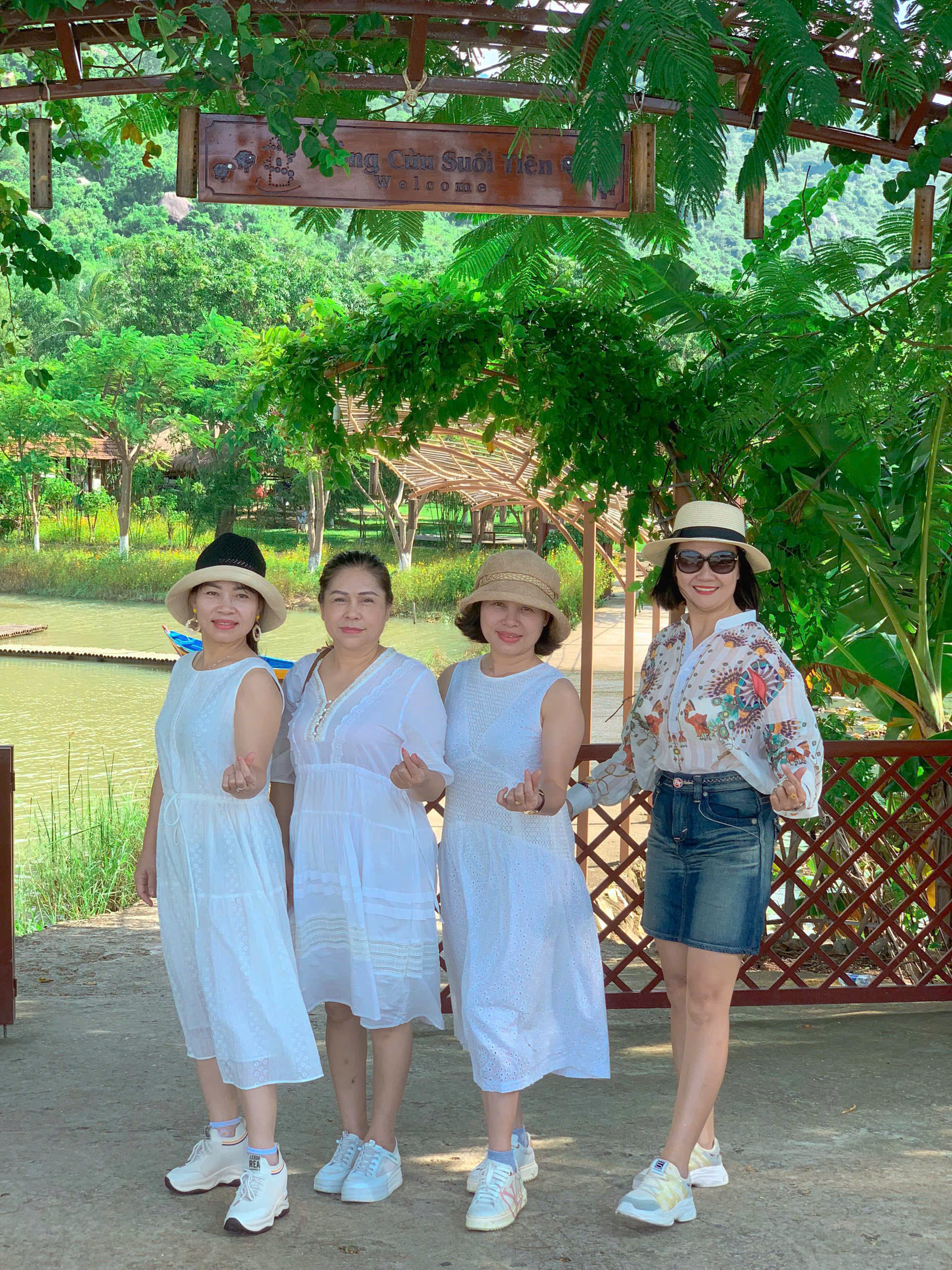 Thuê Xe 16 Chỗ Phan Rang Vĩnh Hy