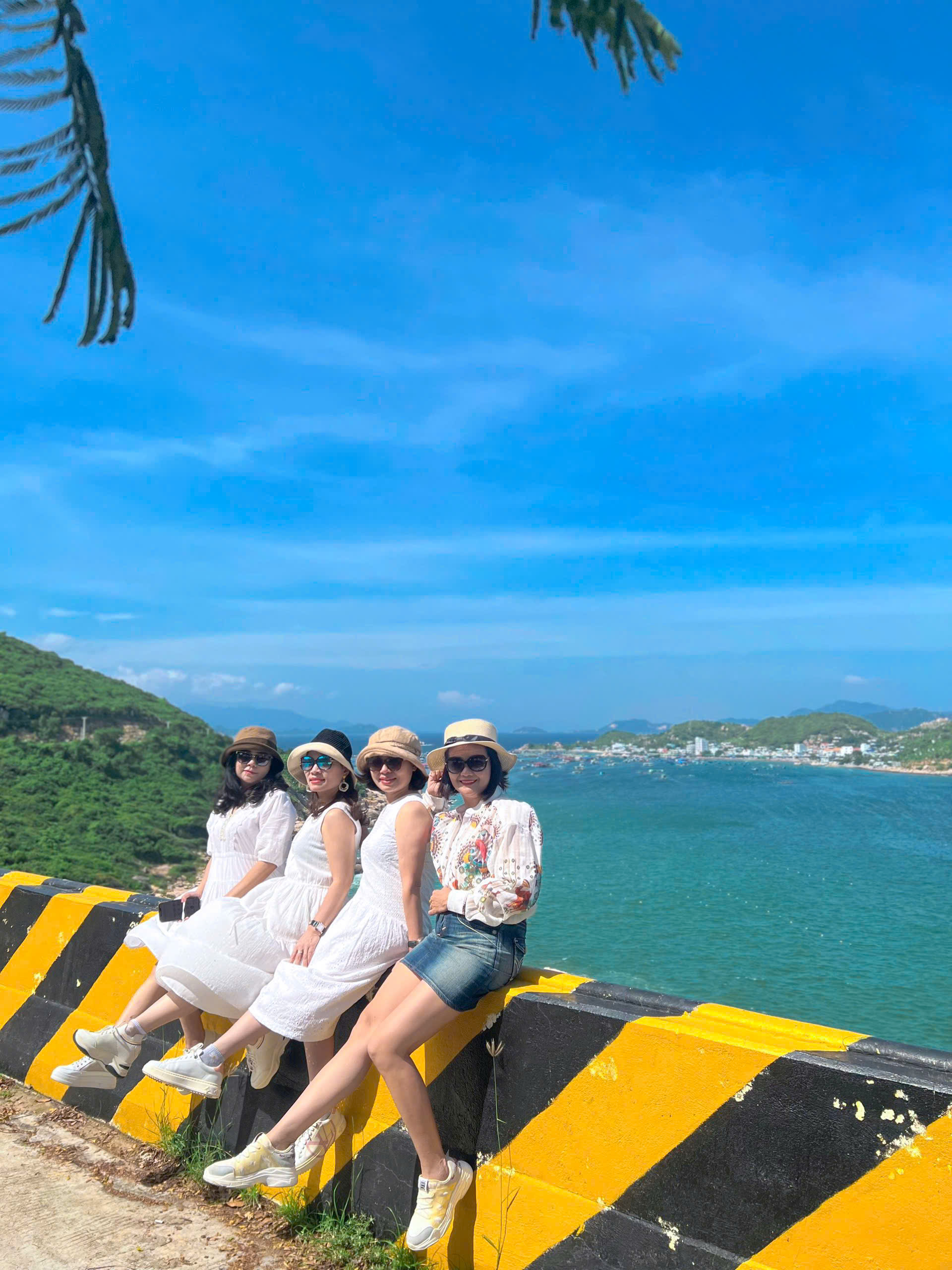 Thuê Xe 16 Chỗ Riêng Phan Rang Đi Vĩnh Hy