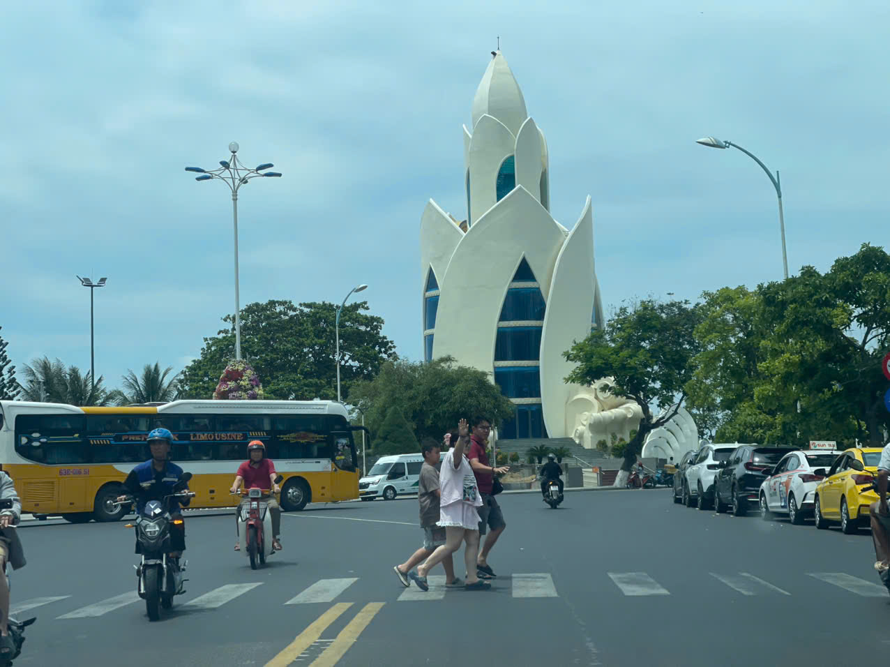 Thuê xe đưa đón đoàn Nha Trang Đà Lạt