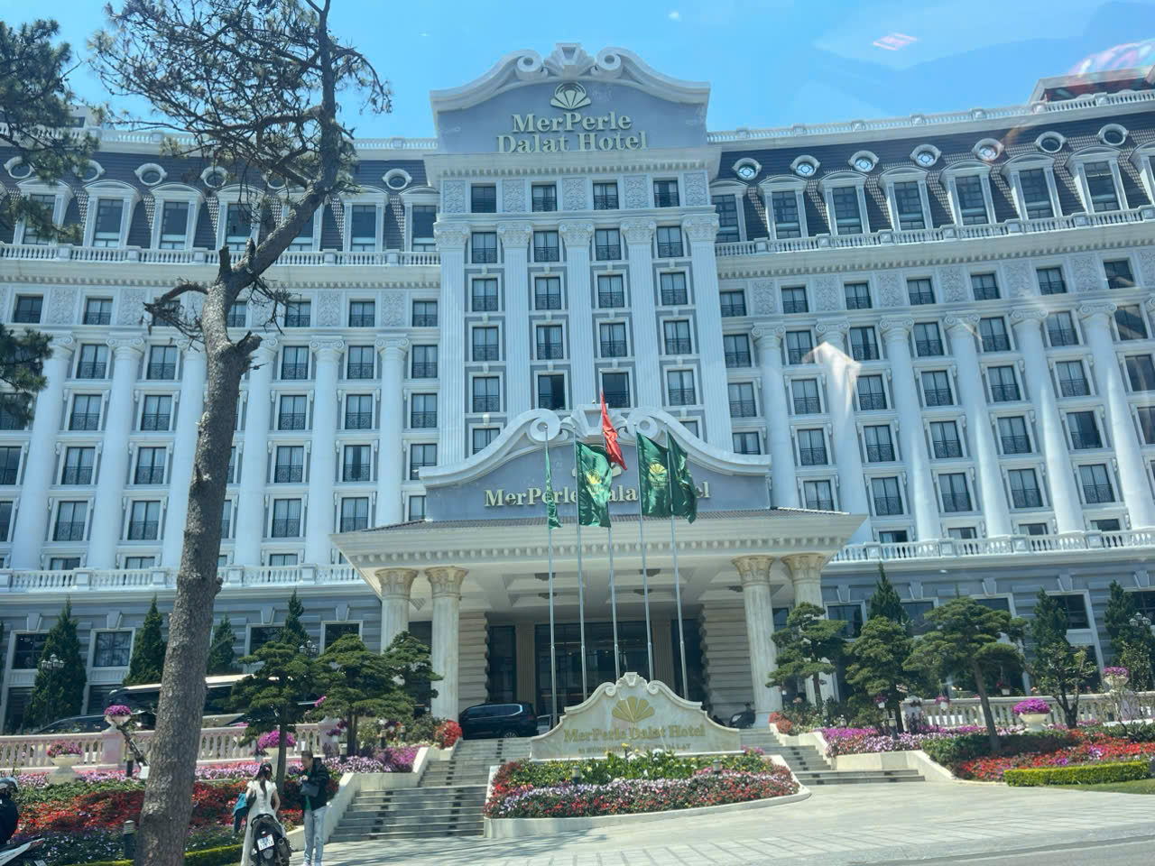 Thuê xe limousine VIP Nha Trang Đà Lạt