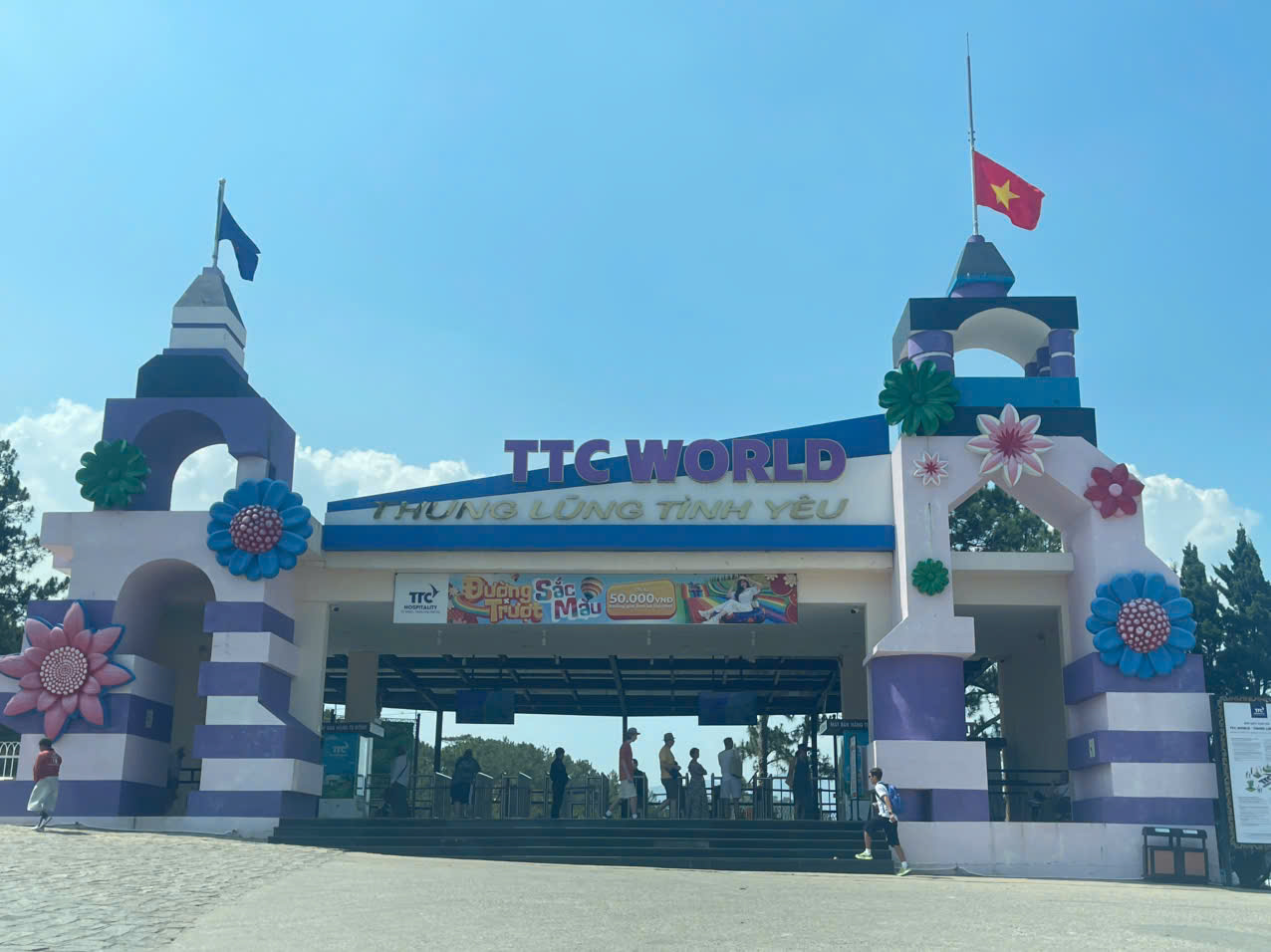 Thuê xe 4 chỗ Nha Trang đi Mũi Né